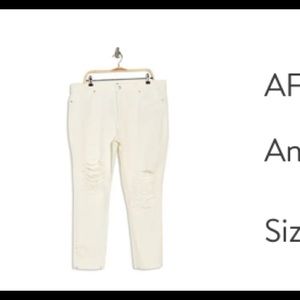 NWT size 34 distressed white jeans